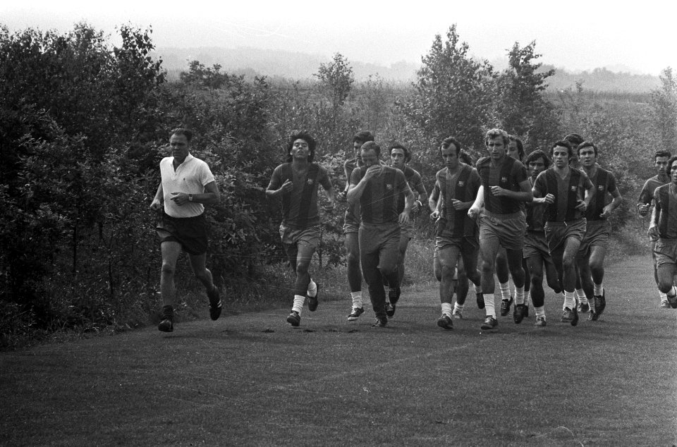Rinus Michels en FC Barcelona trainen in Papendal, Michels tijdens training (in , Bestanddeelnr 926-5882