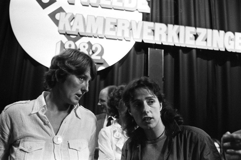 Ria Beckers (PPR) ( l) en Ina Brouwer (CPN), Bestanddeelnr 932-3188