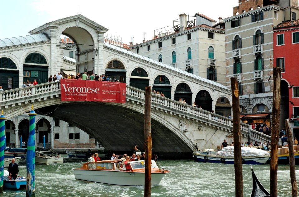 Rialto-Bridge-Venice-20050524-011
