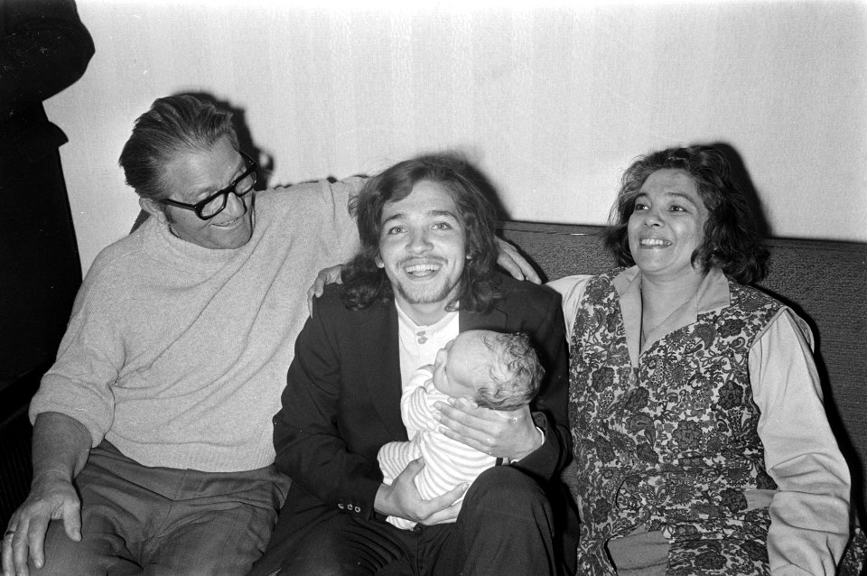 Rinus Wehrmann thuis met ouders, Bestanddeelnr 924-6536