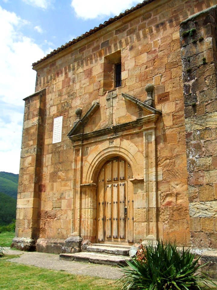 Riocavado de la Sierra - Iglesia de Santa Columba 5