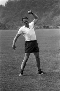 Rinus Michels en FC Barcelona trainen in Papendal, Michels tijdens training (all, Bestanddeelnr 926-5881