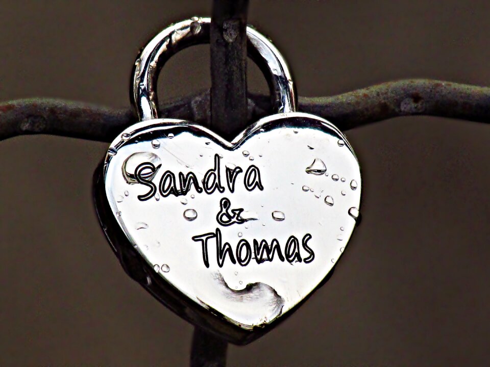 Closing sweethearts romantic