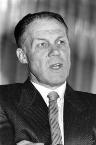 Rinus Michels op persconferentie ivm vertrek van bondscoach Kees Rijvers en diens opvolging, Bestanddeelnr 933-1361