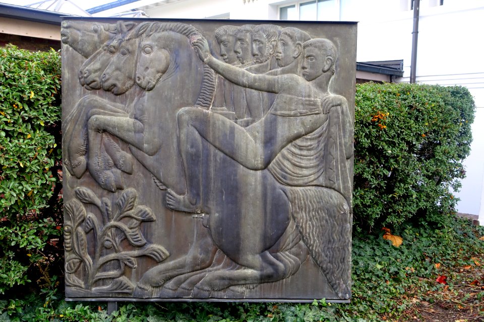 Riders by Bernhard Hoetger, possibly a replica, date unknown - Museum Künstlerkolonie Darmstadt - Mathildenhöhe - Darmstadt, Germany - DSC06408