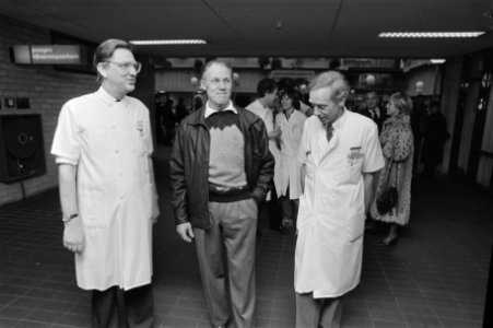 Rinus Michels uit het ziekenhuis na opname ivm een hartoperatie Rinus Michels m, Bestanddeelnr 933-2446