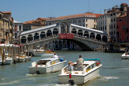Rialto-Bridge-Venice-20050525-022