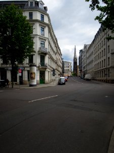 Riemannstraße an der Einmündung Münzgasse mit Blick nach Osten auf die Peterskirche in Leipzig Mitte Mai 2019
