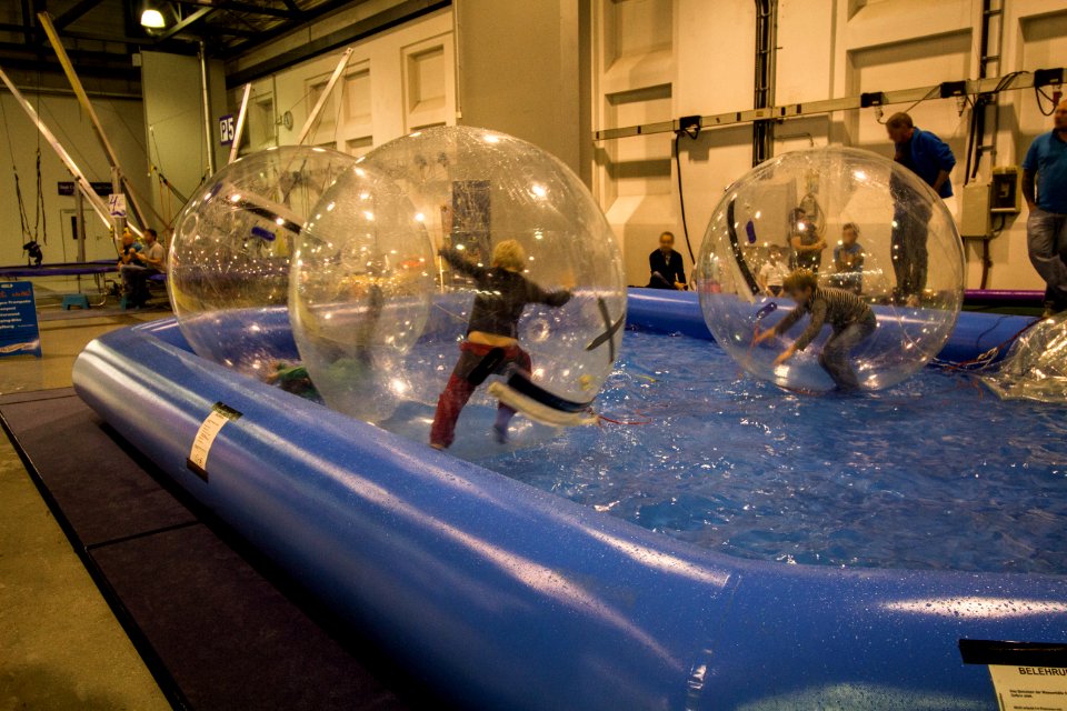 Riesen Wasserbälle - Messe Dresden
