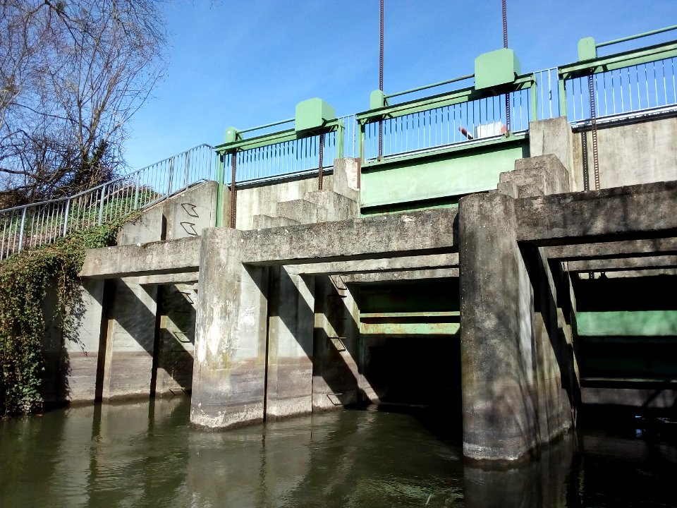 Rheinniederungskanal, Wehr Auslass Russheimer Altrhein