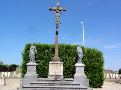 Ribemont (Aisne) cimetière, calvaire