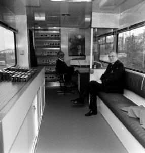 Rijdend arbeidsbureau in Tiel interieur mobiel arbeidsbureau, Bestanddeelnr 928-2363
