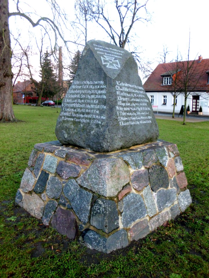 Ribbeck Gedenkstein 1
