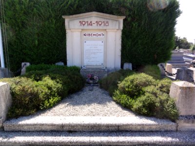 Ribemont (Aisne) cimetière, monument aux morts