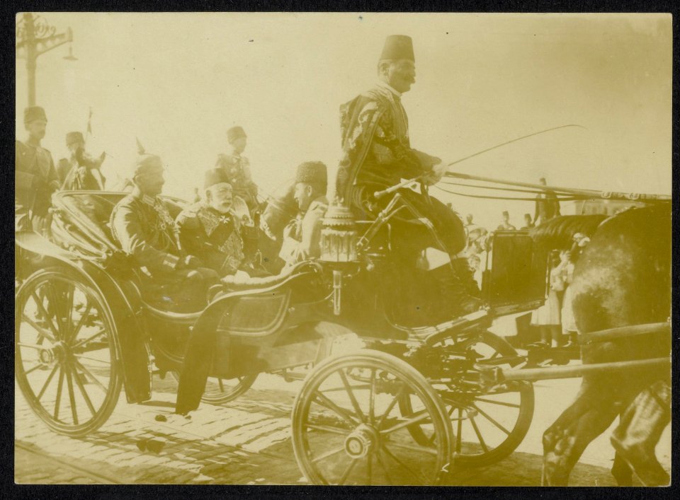 Rijtuig met hoge Turkse gezagdragers, o.a. sultan Mehmed V , minister Enver Pas…, Bestanddeelnr 158-0523