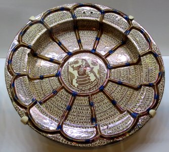 Ribbed dish from Valencia, painted in luster, Doris Duke Foundation for Islamic Art 48.114 photo