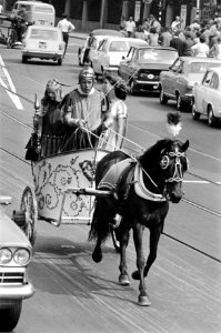 Rijtuigdag in Amsterdam Romeinse strijdwagen, Bestanddeelnr 923-6090