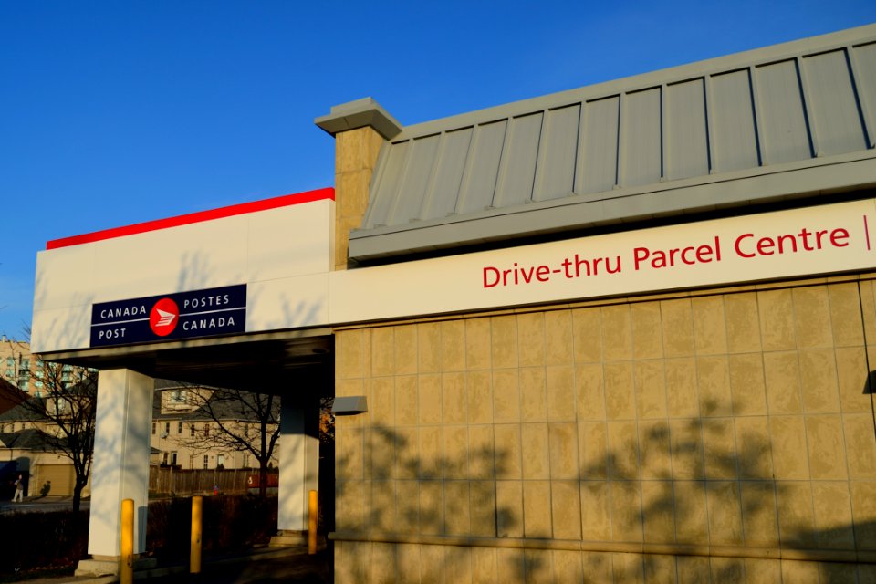 RichmondHillDriveThruParcelCentre3