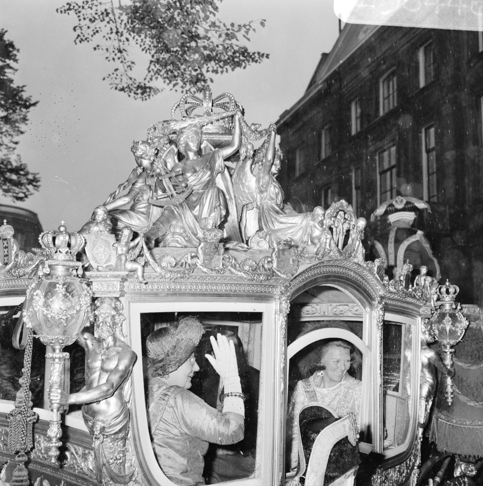 Rijtoer Koninklijke Familie van Ridderzaal naar Korte Voorhout Prinses Beatrix, Bestanddeelnr 923-8446