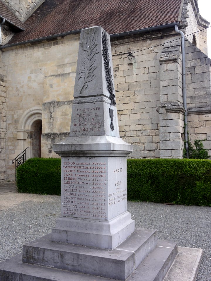 Rieux (Oise) Monument aux morts