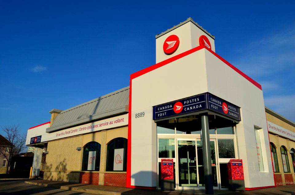 RichmondHillDriveThruParcelCentre