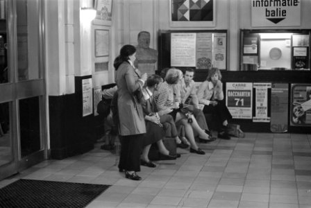 Rij wachtenden, Bestanddeelnr 924-6494