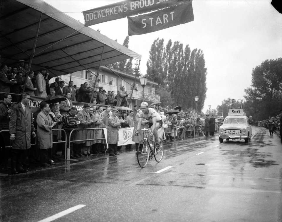 Rik van Steenbergen passeert de finish, Bestanddeelnr 909-6521