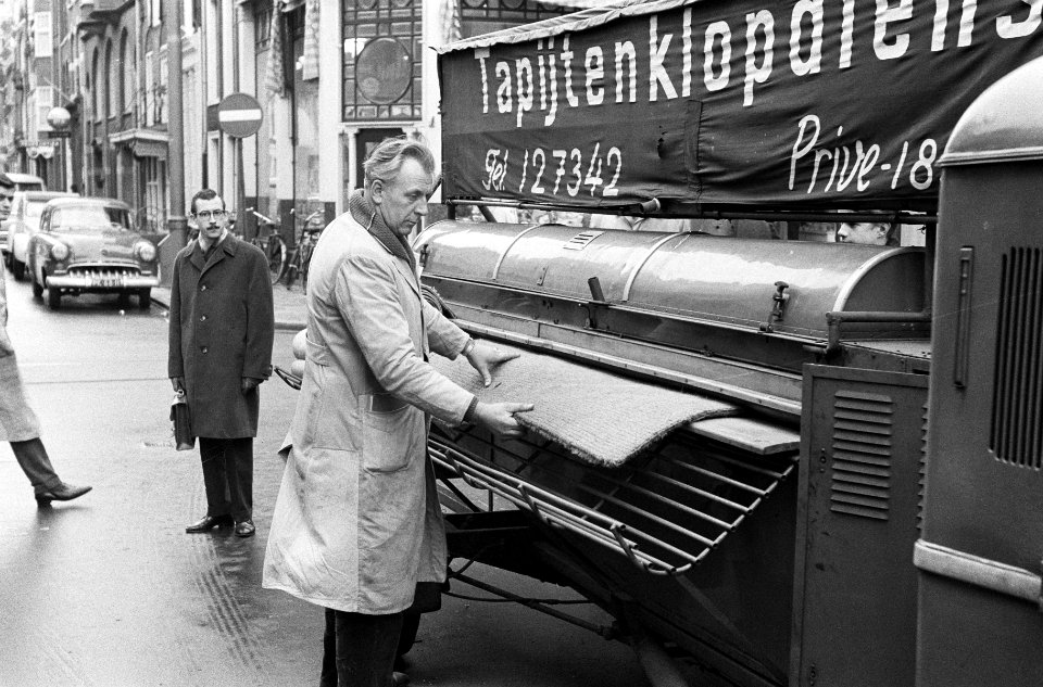 Rijdende tapijtenklopdienst van firma D. Juffer, Bestanddeelnr 914-6290