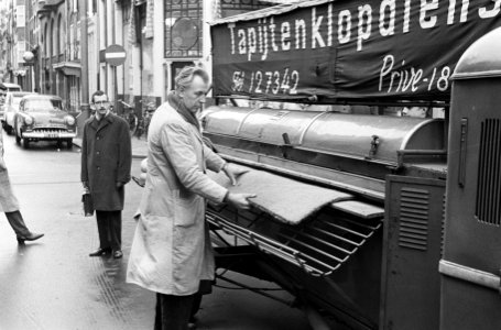 Rijdende tapijtenklopdienst van firma D. Juffer, Bestanddeelnr 914-6290