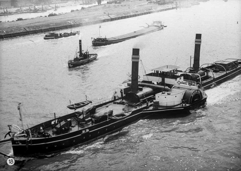 Rijnvaart, reportage vanaf sleepboot Damco 9 West-Duitsland. Raderboot Baden VI, Bestanddeelnr 254-6414