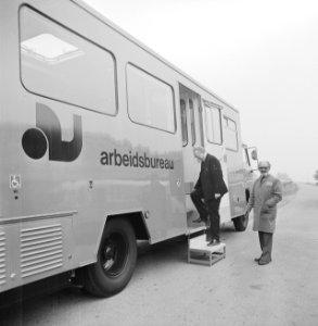 Rijdend arbeidsbureau in Tiel (exterieur), Bestanddeelnr 928-2361