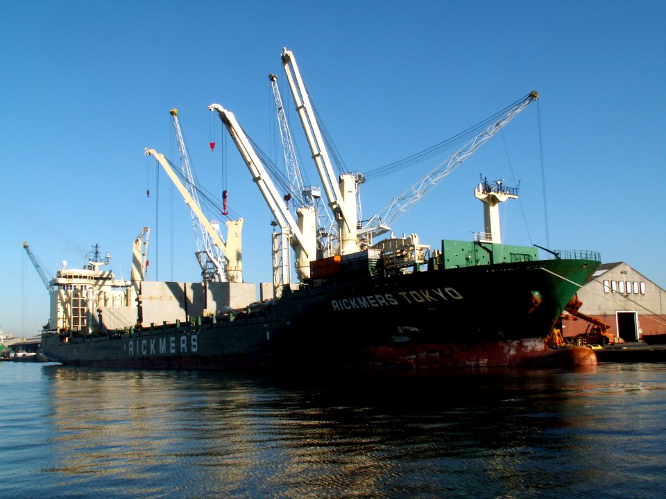 Rickmers Tokyo bow
