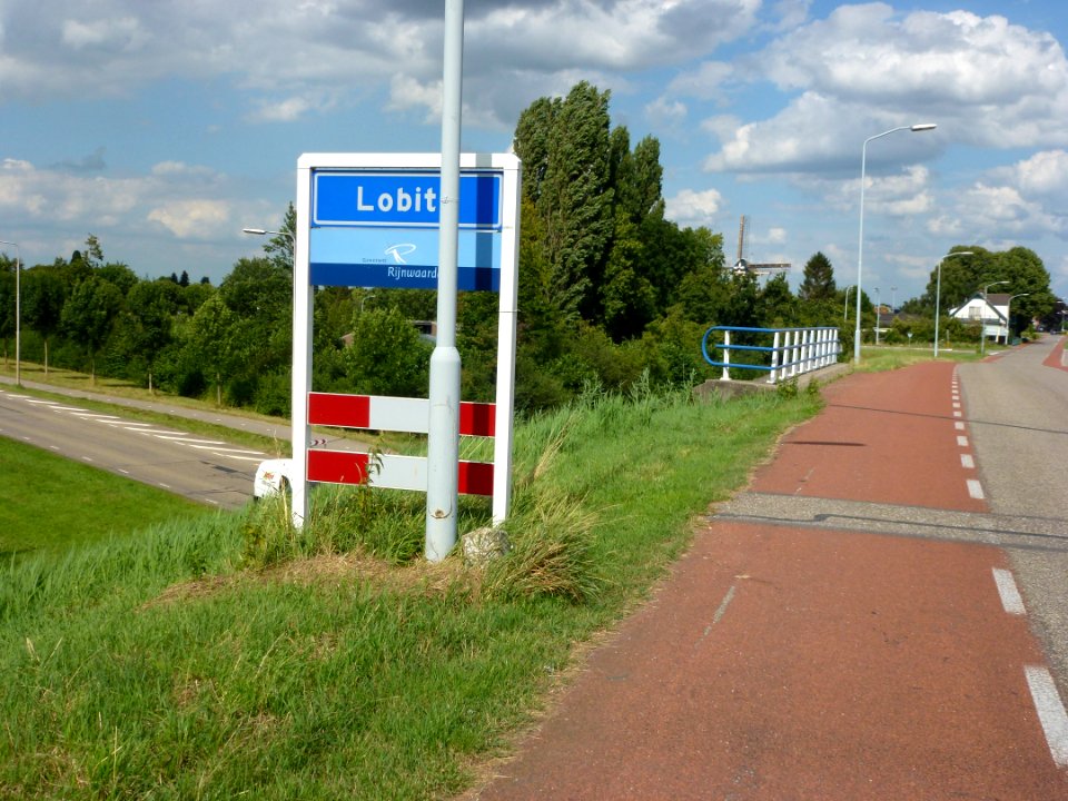 Rijnwaarden, Lobith entreebord, op achtergrond Tolhuys Coornmolen