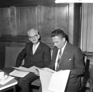 Rijnmond verkiezingen, Marijnen en wethouder Schilthuis, Bestanddeelnr 917-8408