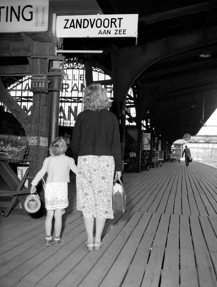Richtingbord Zandvoort aan Zee , Centraal Station, Bestanddeelnr 907-1670