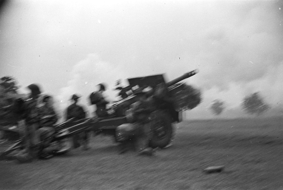 Saluutschoten door kanonnen artillerie, Bestanddeelnr 150-4-4