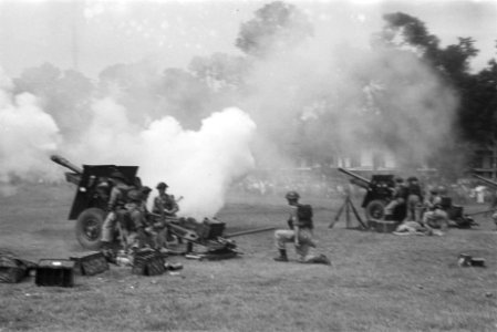 Saluutschoten door kanonnen artillerie, Bestanddeelnr 150-1-3