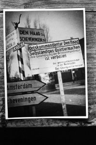 Richtingborden in de omgeving van Den Haag en een verbodsbord van de Ortskommand, Bestanddeelnr 927-0106