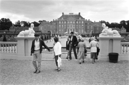 Rijksmuseum Paleis Het Loo trekt veel belangstellenden, Bestanddeelnr 933-0196