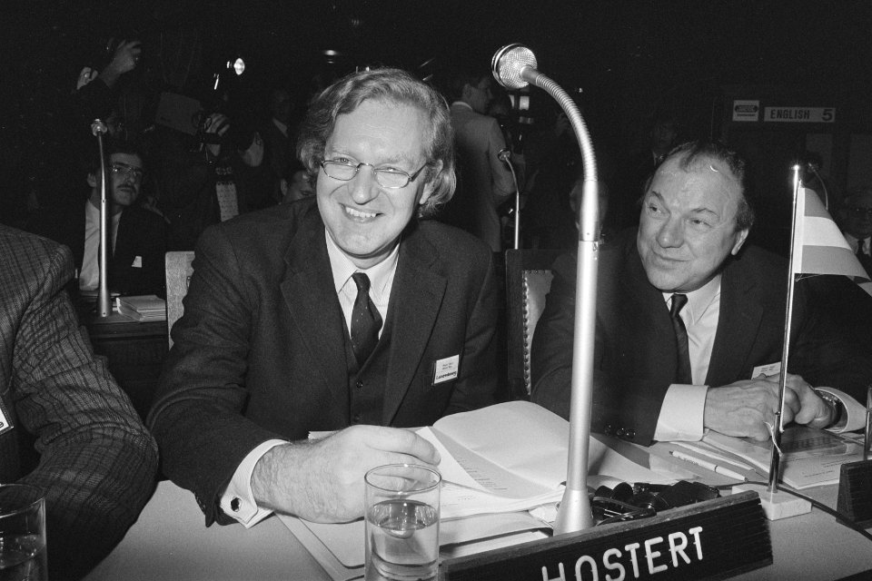 Rijnstatenconferentie in Rotterdam de Luxemburgse waarnemend minister Hosteri, Bestanddeelnr 933-8499
