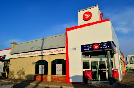 RichmondHillDriveThruParcelCentre2
