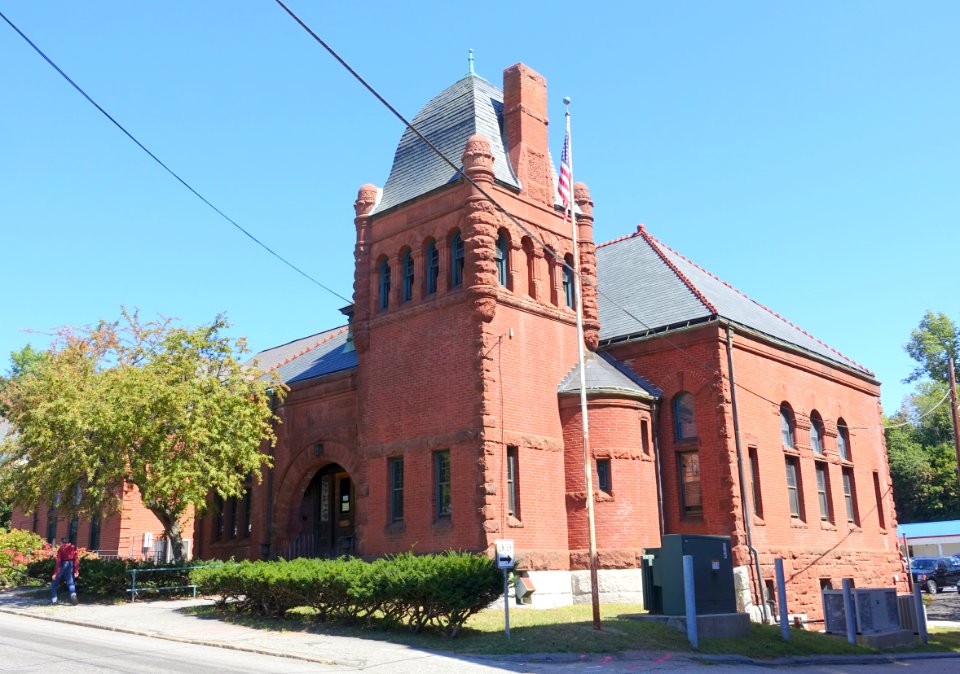 Richard Sugden Public Library - Spencer, Massachusetts - DSC02324