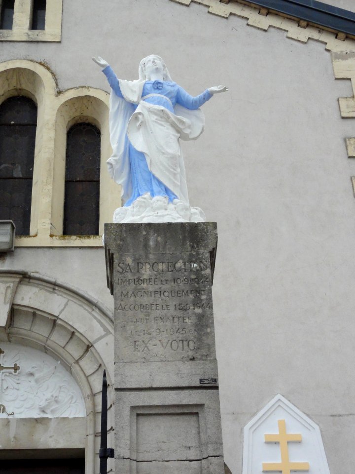 Richardménil (M-et-M) statue devant l'église