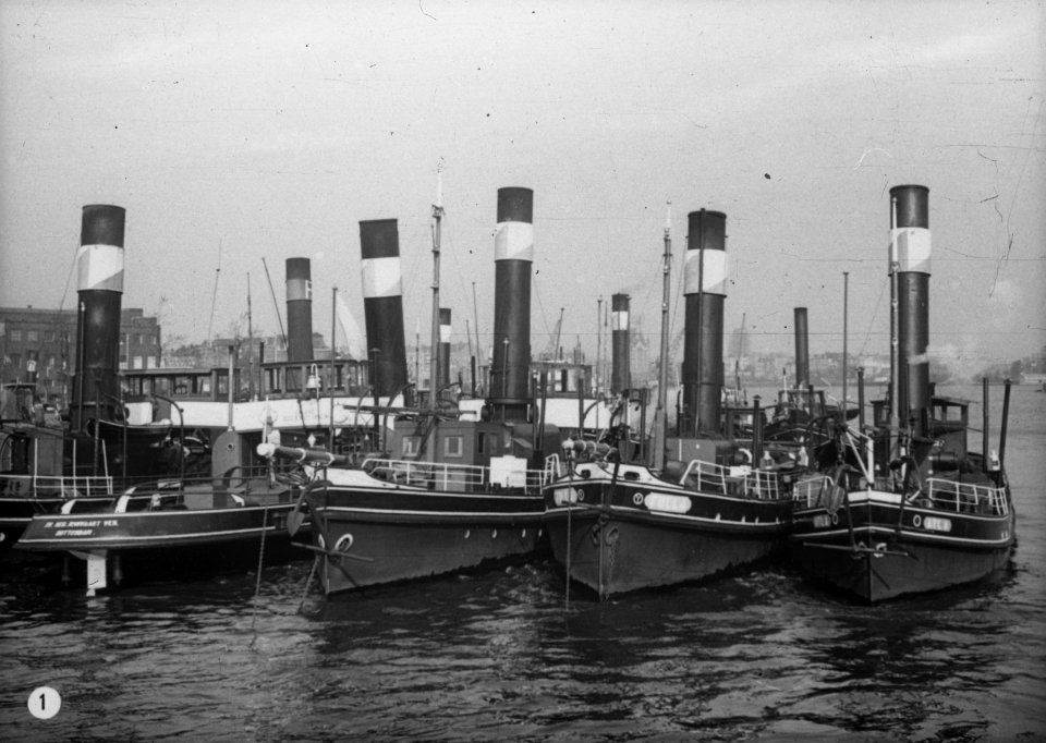 Rijnvaart, reportage vanaf sleepboot Damco 9 Nederland. Stoomsleepboten aangeme, Bestanddeelnr 254-6397
