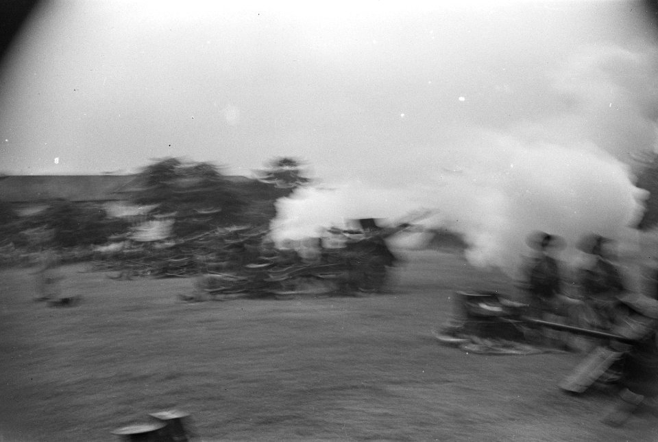 Saluutschoten door kanonnen artillerie, Bestanddeelnr 150-4-5