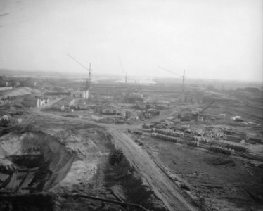 Rijn Lekkanalisatie bij Hagestein, overzicht van de bouw van de stuwcomplex 3km, Bestanddeelnr 910-1676