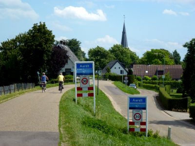 Rijnwaarden, Aerdt entreeborden en kerk RM 21959