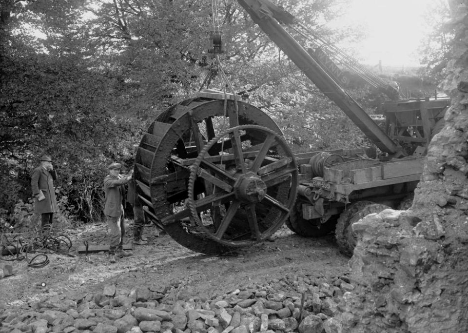 Salvage of old waterwheel (1293759)