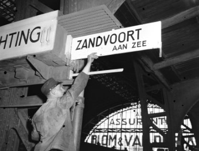Richtingbord Zandvoort aan Zee , Centraal Station, Bestanddeelnr 907-1671