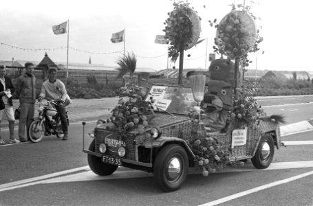 Rijnsburgs bloemencorso, meest komische wagen, Bestanddeelnr 925-7886